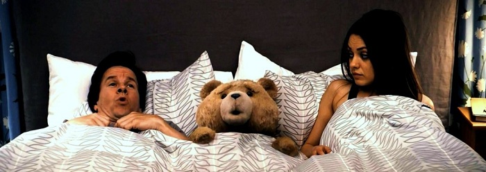 Ted Film Mark Wahlberg Seth MacFarlane Mila Kunis in Bed